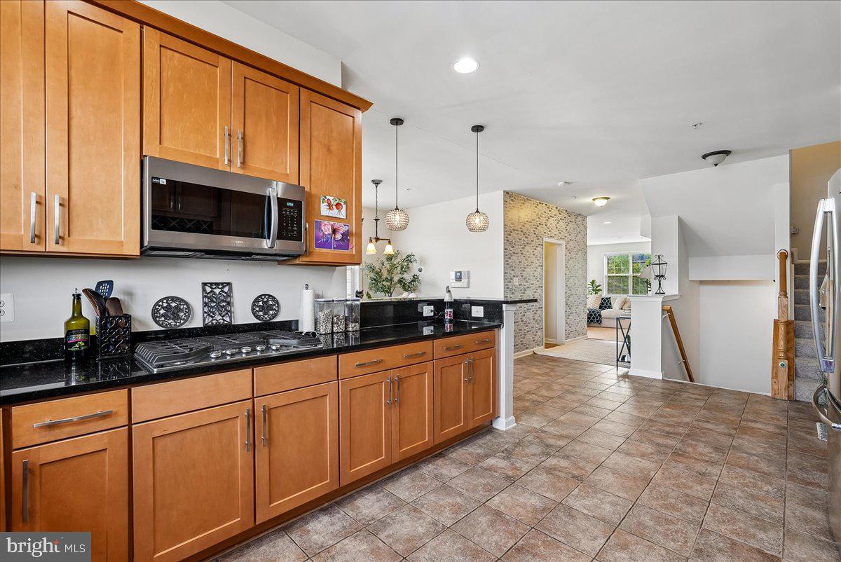 43610 HAMPSHIRE CROSSING SQUARE AD-205