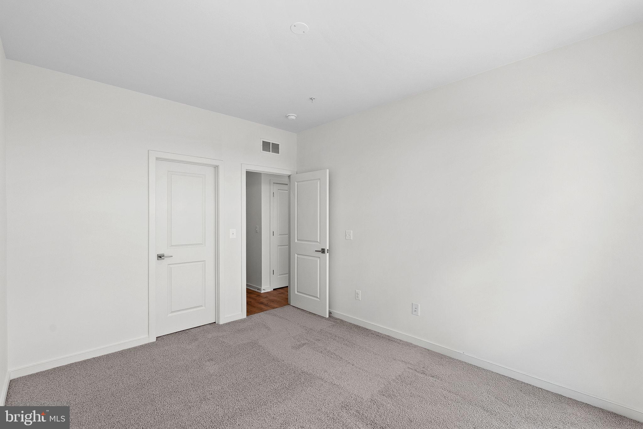 43841 VENETIAN SQUARE