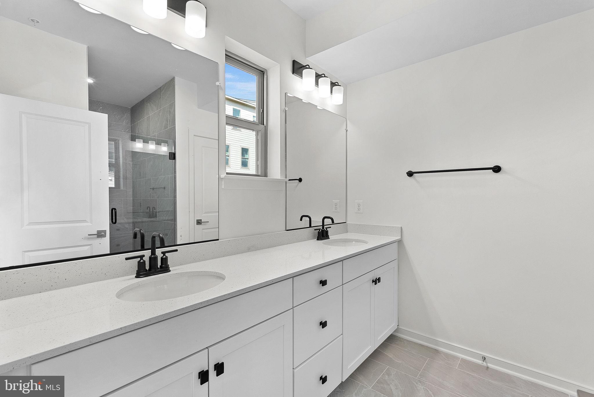 43841 VENETIAN SQUARE