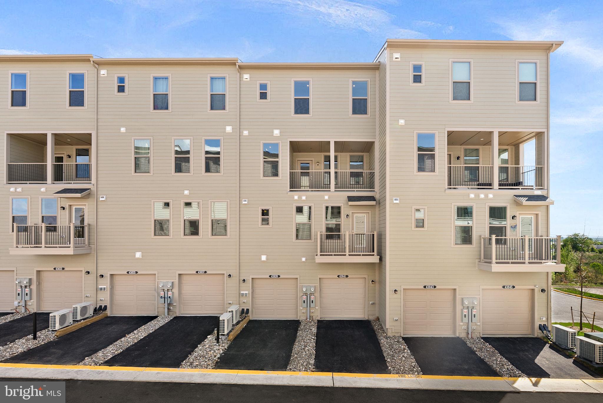 43841 VENETIAN SQUARE