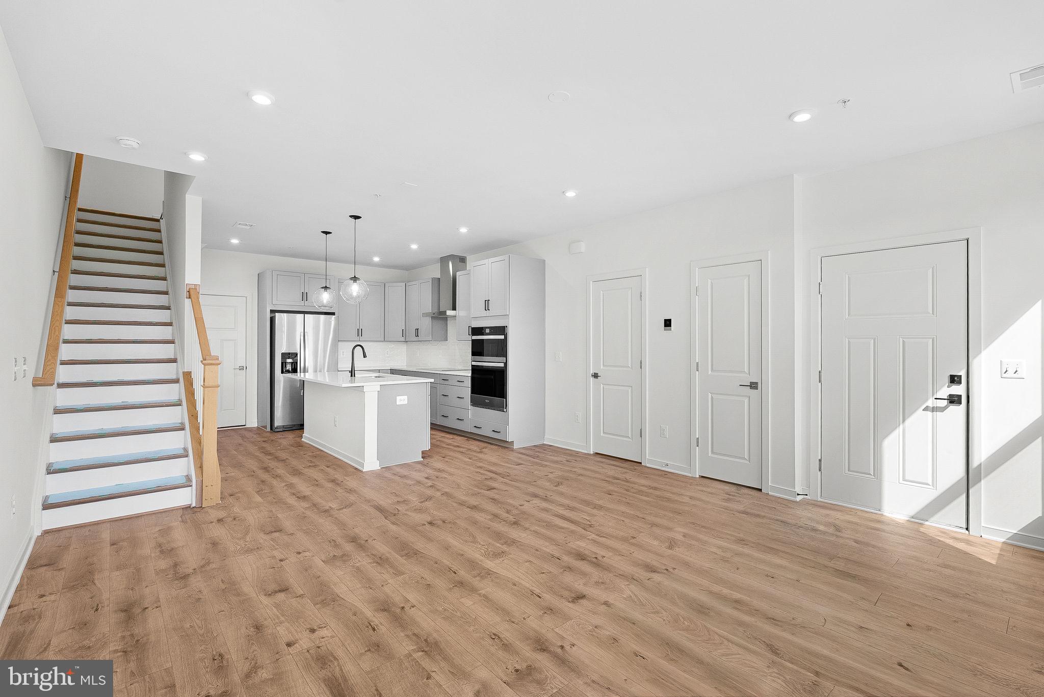43841 VENETIAN SQUARE