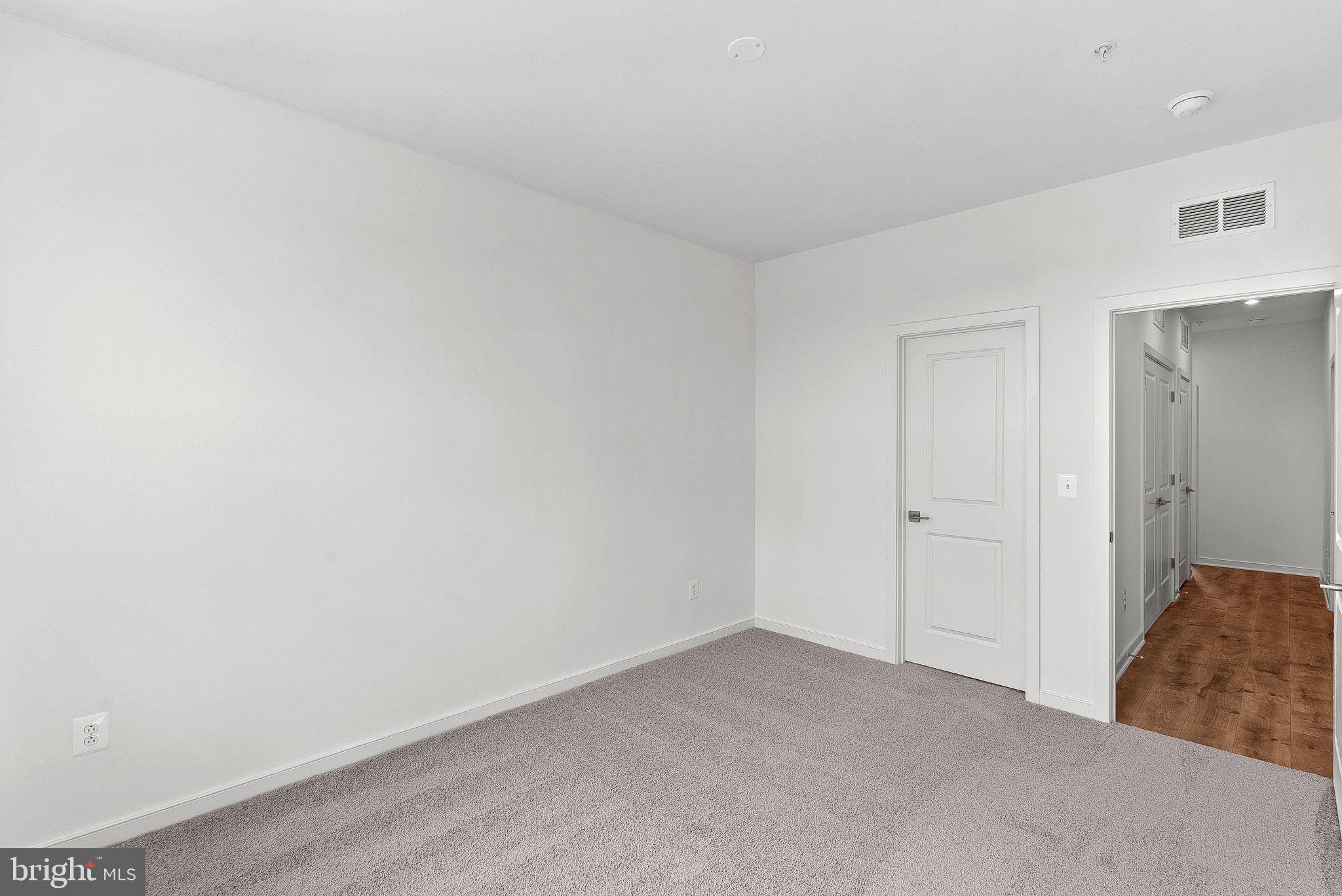 43841 VENETIAN SQUARE