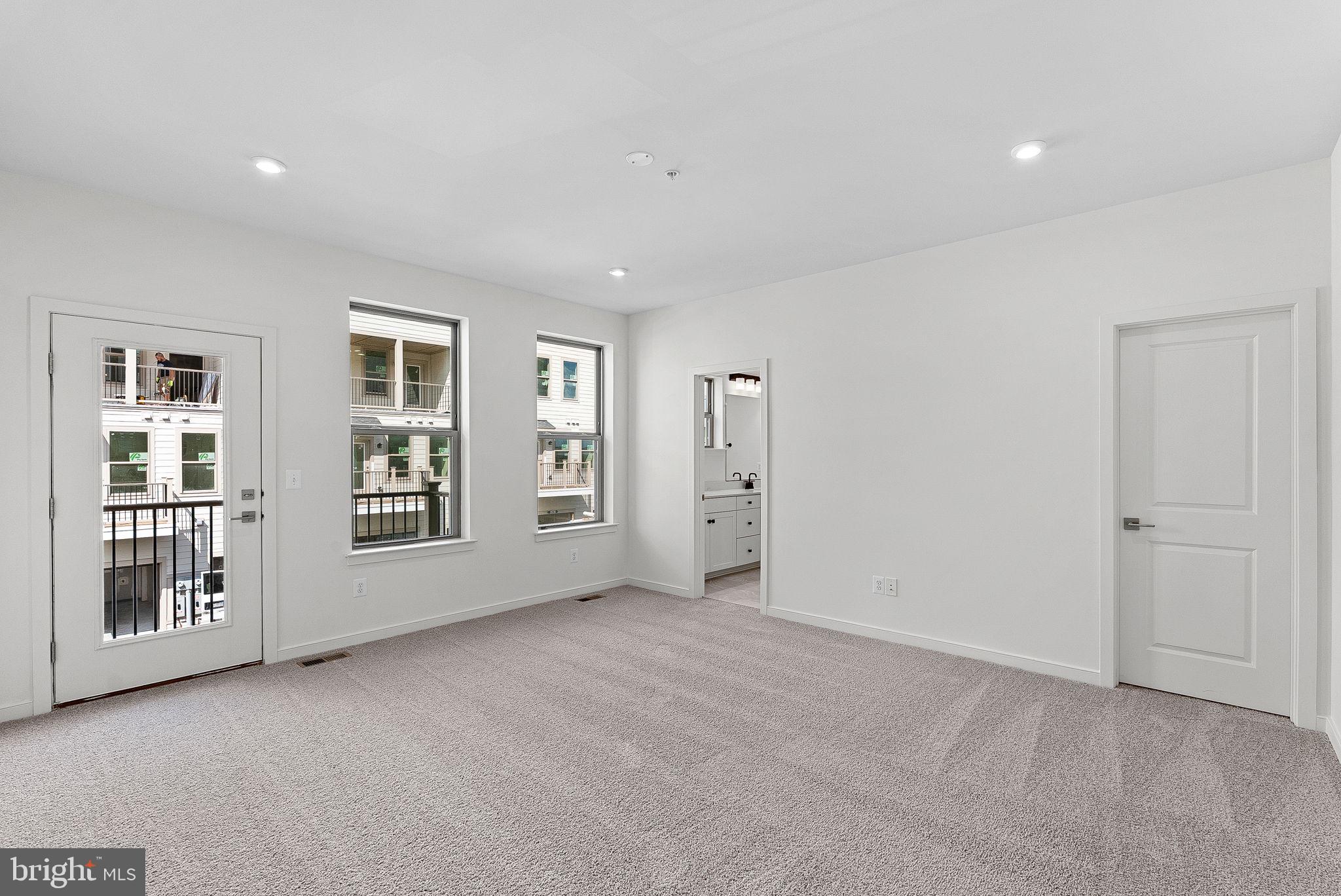 43841 VENETIAN SQUARE