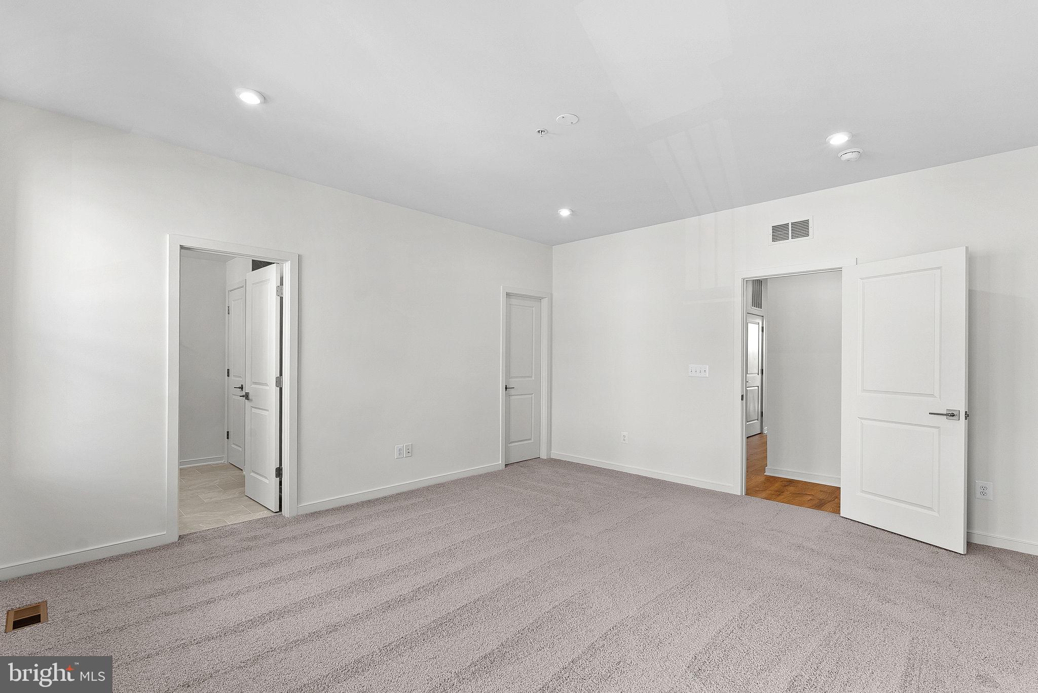 43841 VENETIAN SQUARE