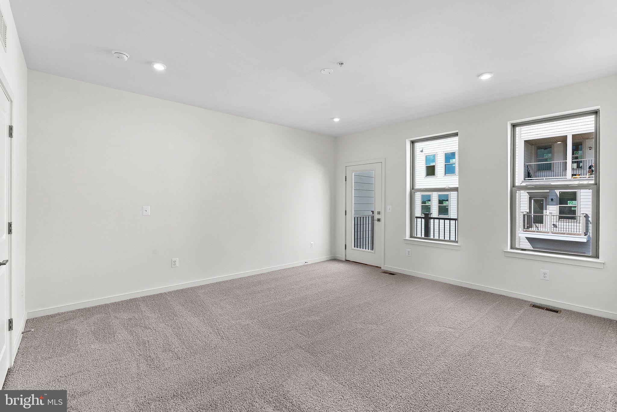 43841 VENETIAN SQUARE