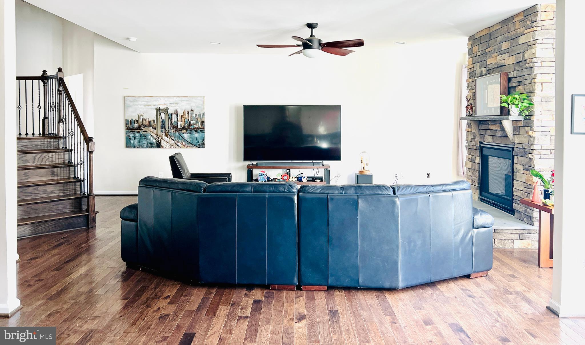 24823 BARRINGTON GROVE COURT