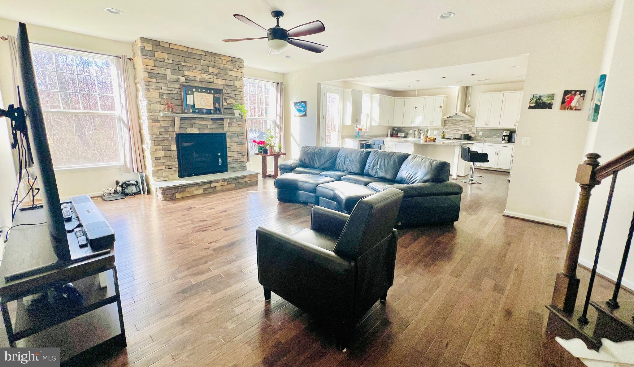 24823 BARRINGTON GROVE COURT