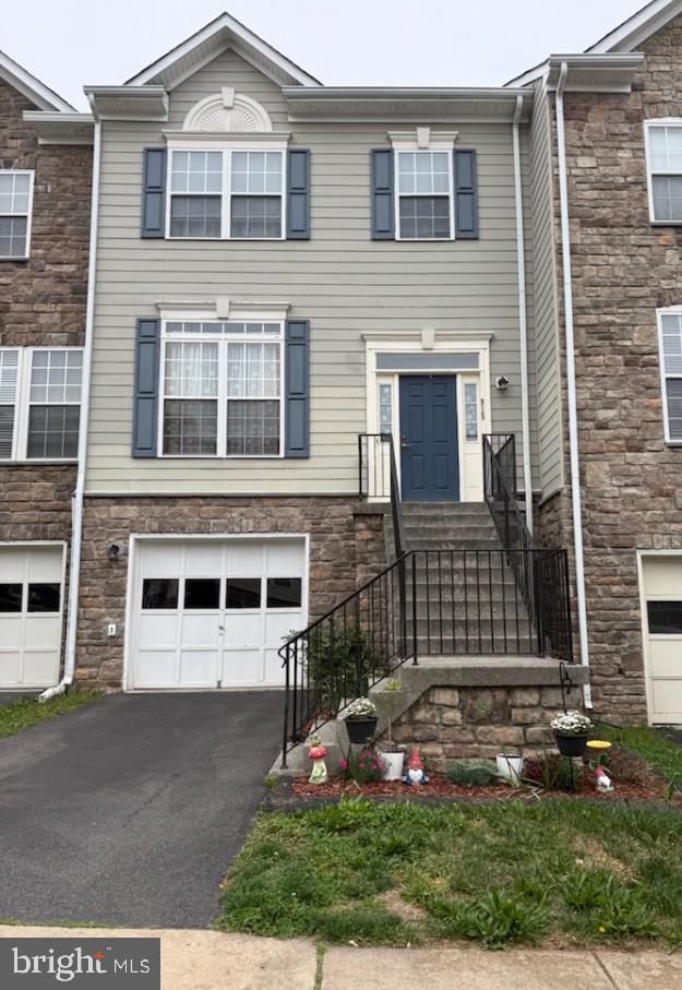 915 BUTTONWOOD TERRACE NE