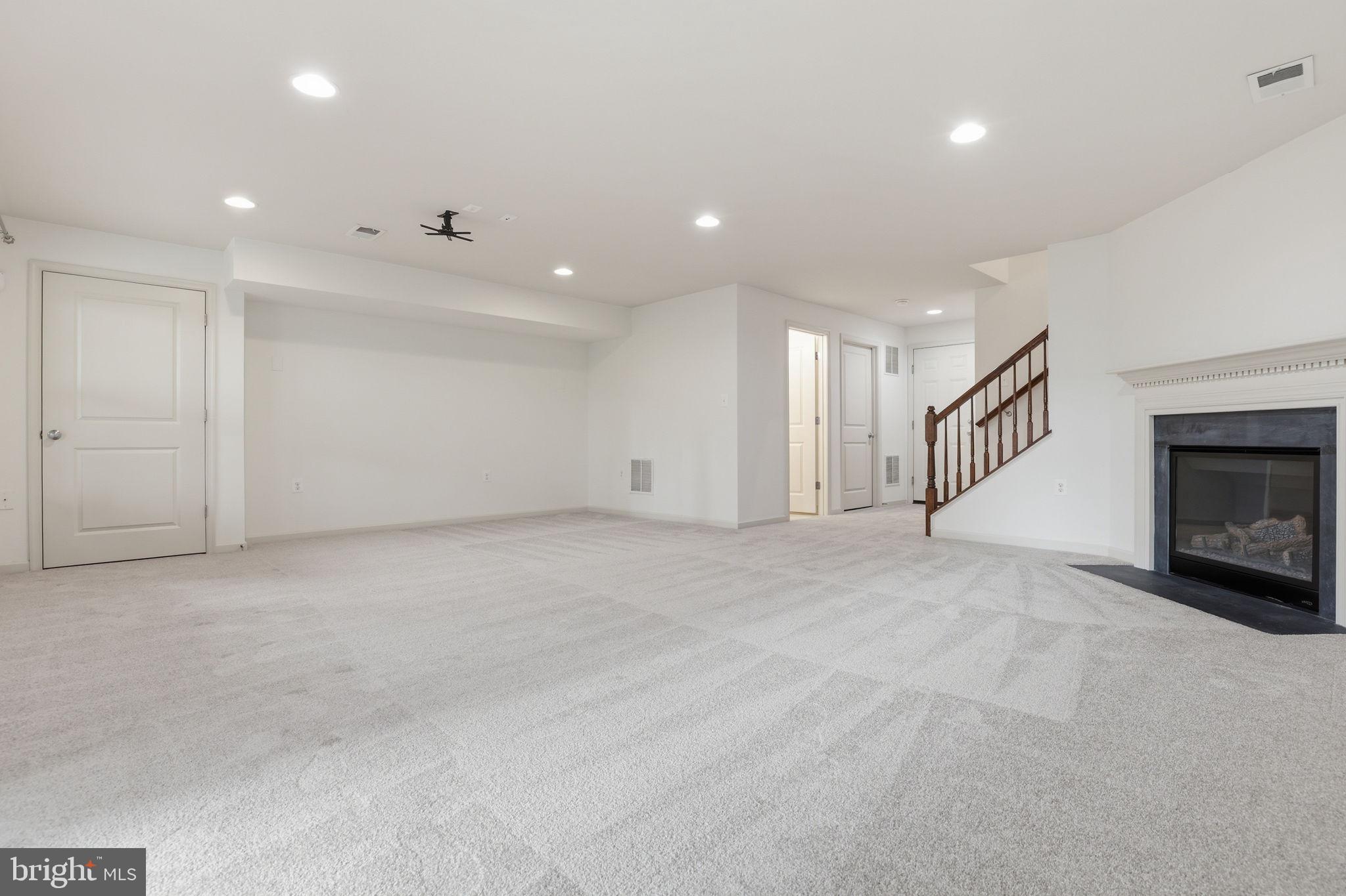 42537 DREAMWEAVER DRIVE