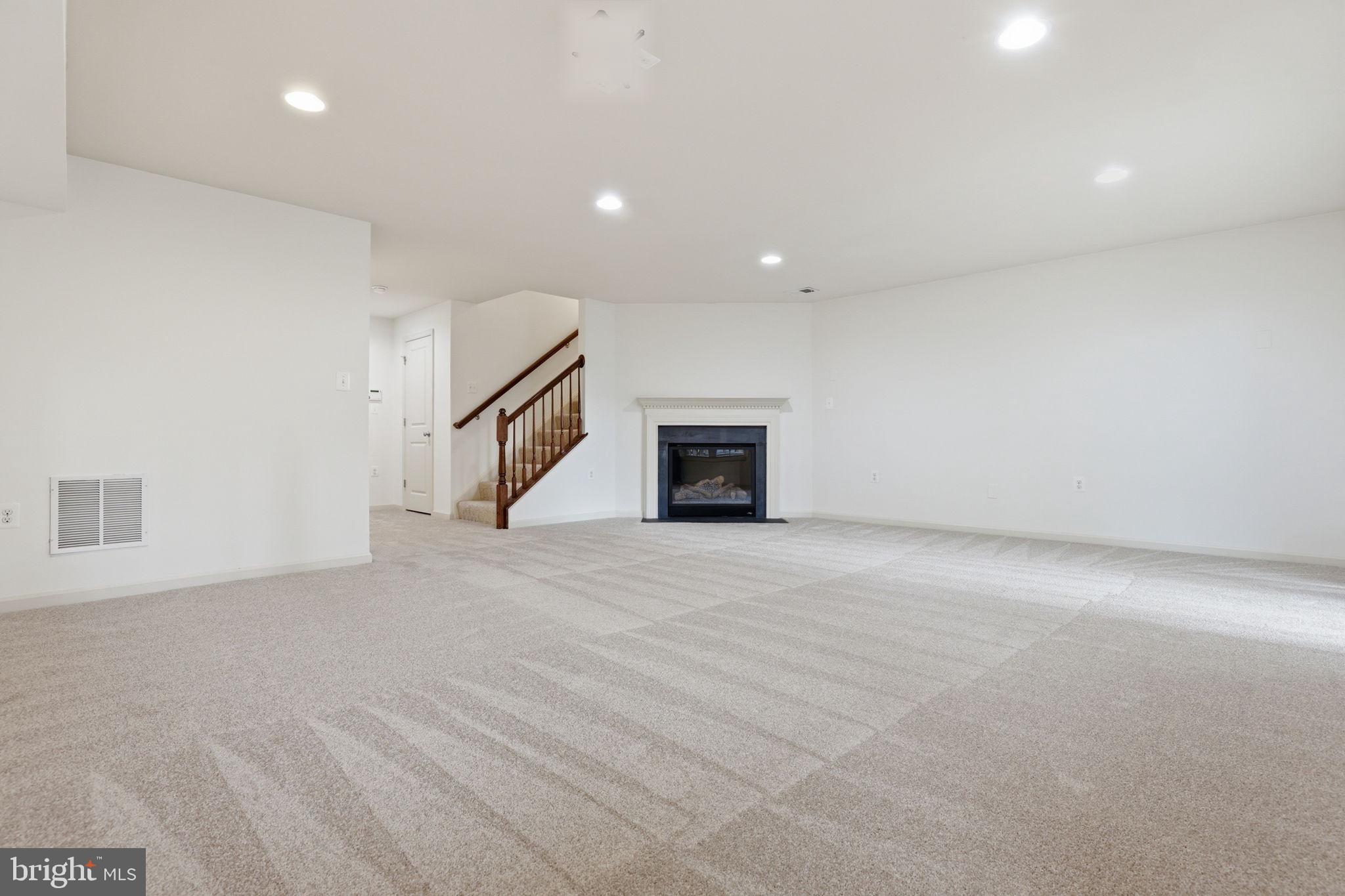 42537 DREAMWEAVER DRIVE