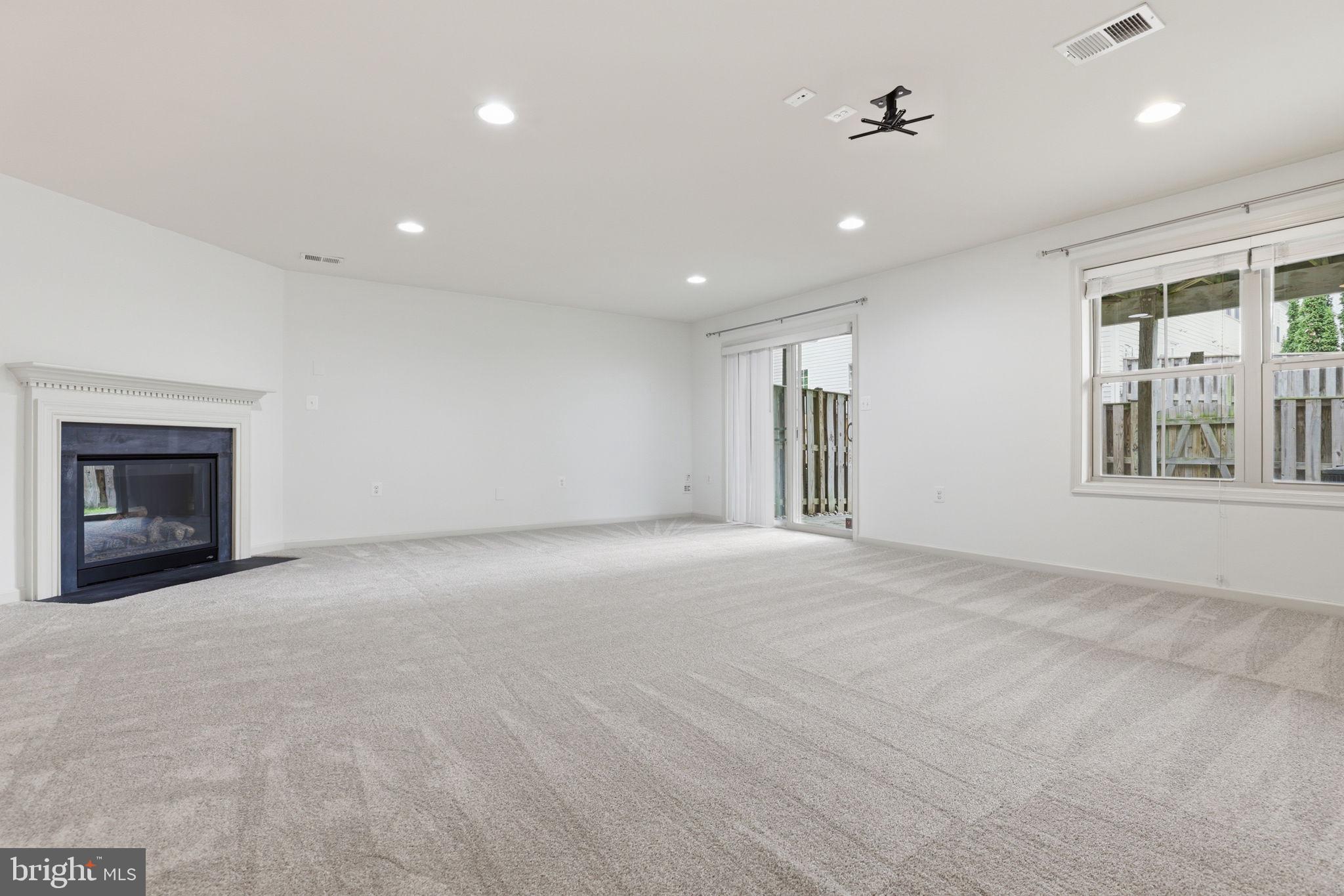 42537 DREAMWEAVER DRIVE