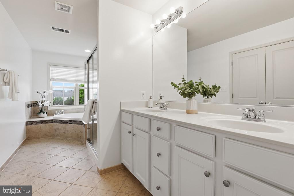 42537 DREAMWEAVER DRIVE