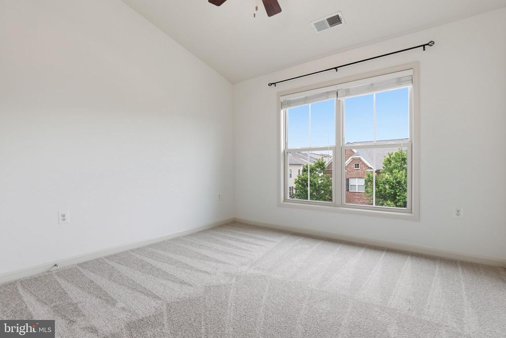 42537 DREAMWEAVER DRIVE