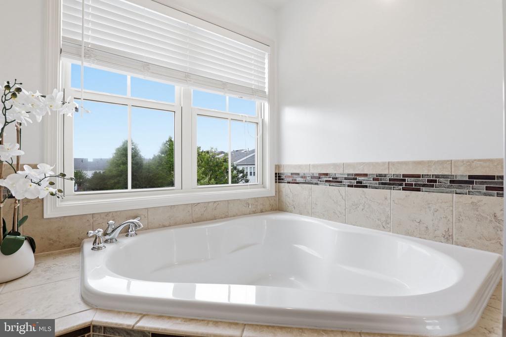 42537 DREAMWEAVER DRIVE