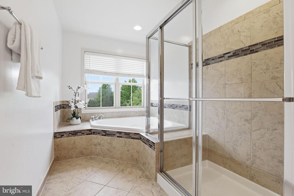 42537 DREAMWEAVER DRIVE