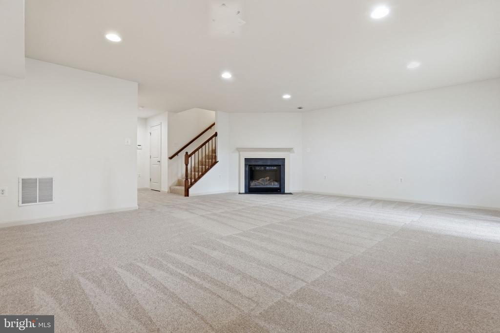 42537 DREAMWEAVER DRIVE