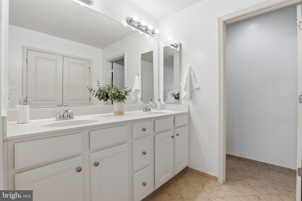 42537 DREAMWEAVER DRIVE