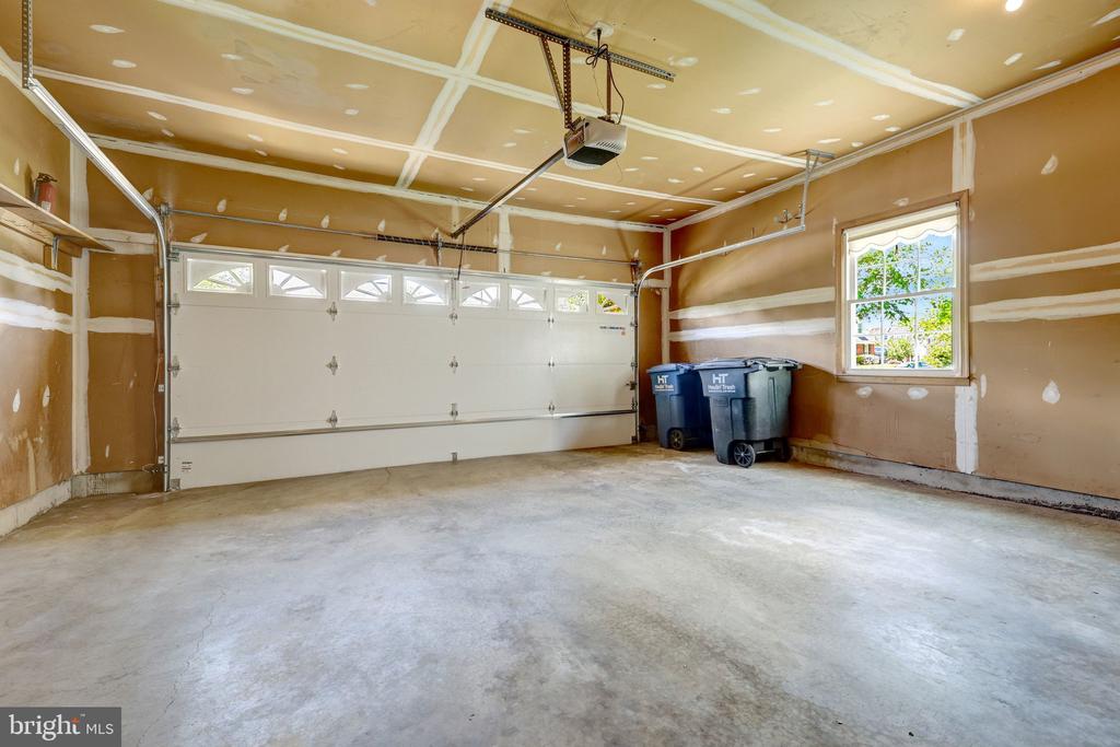 43501 GOLDEN MEADOW CIRCLE