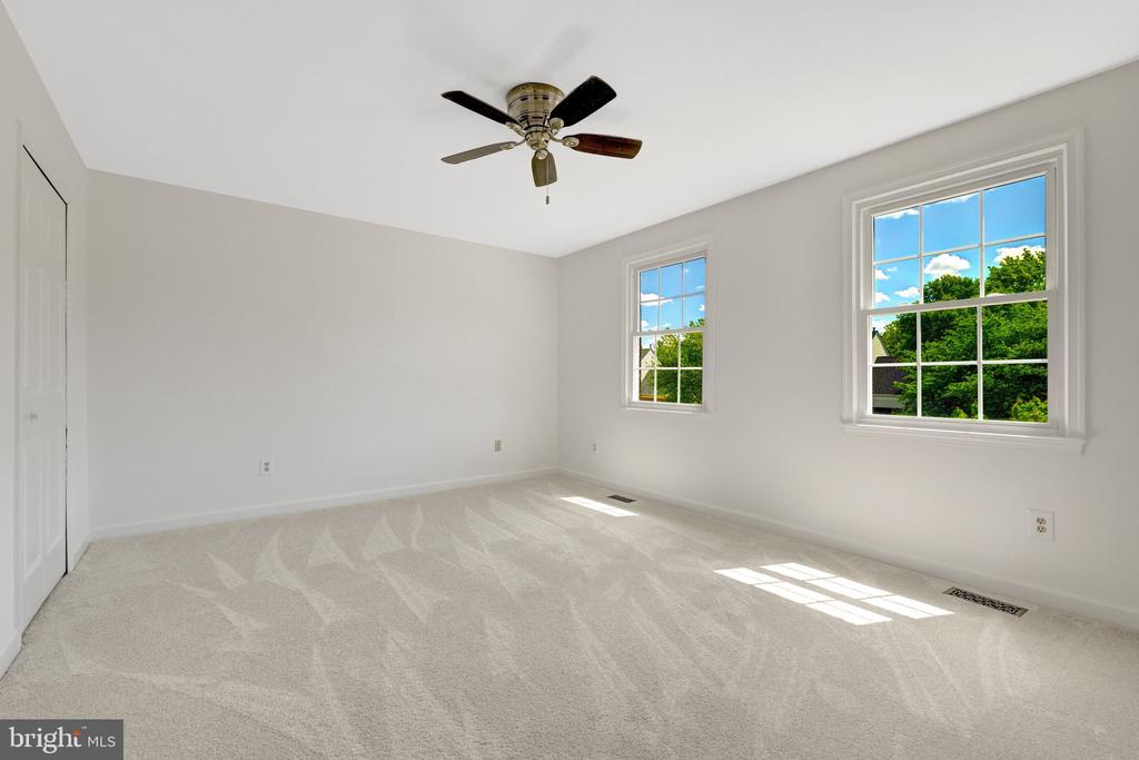 43501 GOLDEN MEADOW CIRCLE