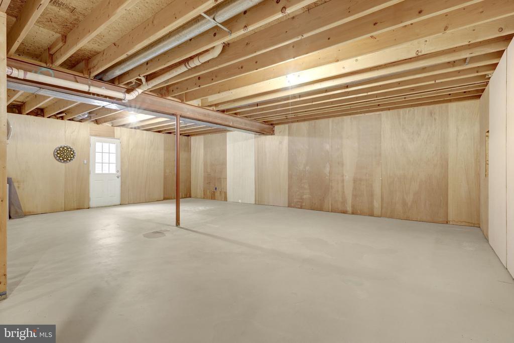 43501 GOLDEN MEADOW CIRCLE