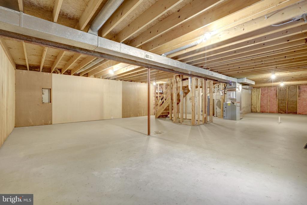 43501 GOLDEN MEADOW CIRCLE
