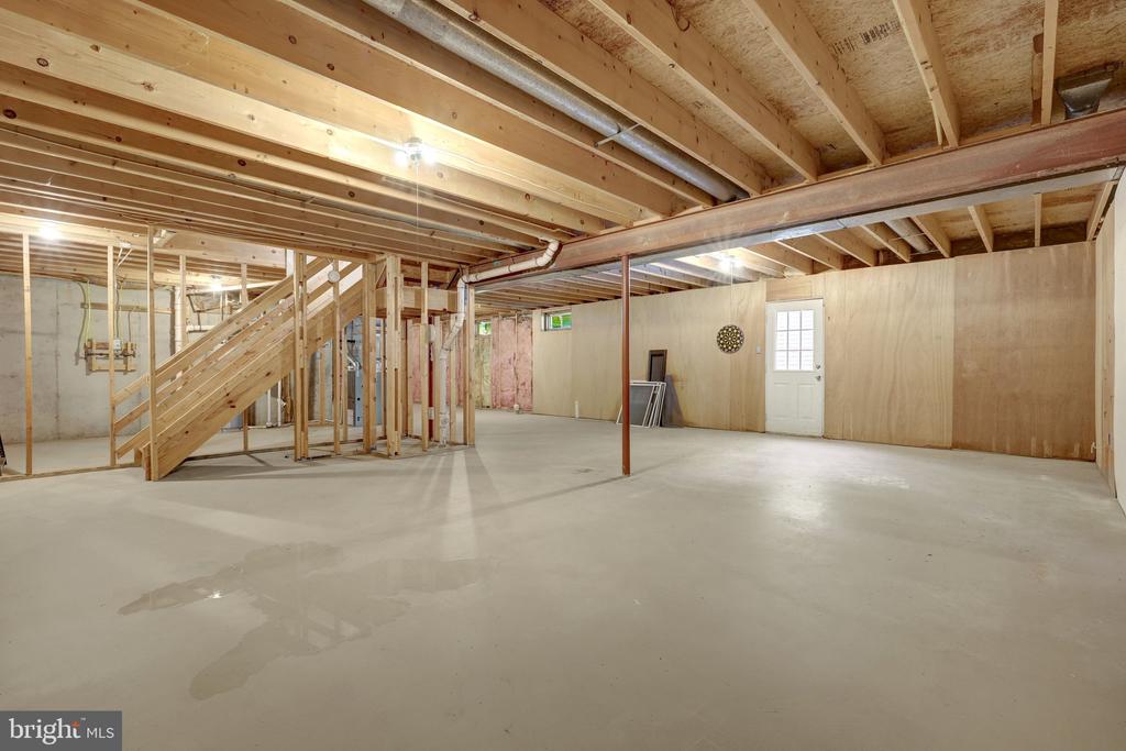 43501 GOLDEN MEADOW CIRCLE