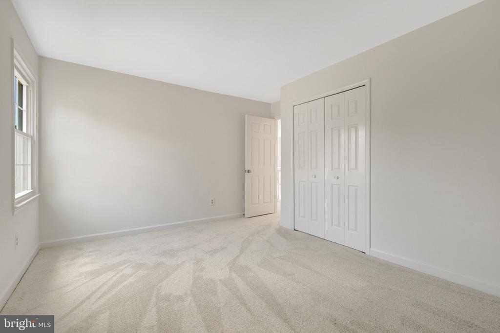 43501 GOLDEN MEADOW CIRCLE