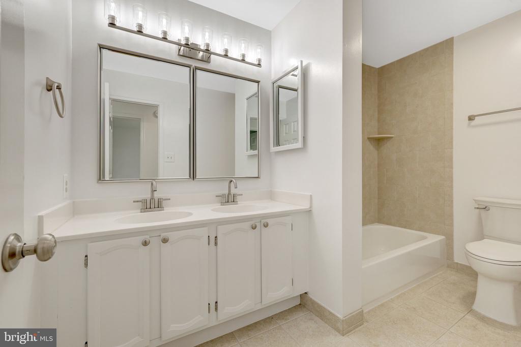 43501 GOLDEN MEADOW CIRCLE
