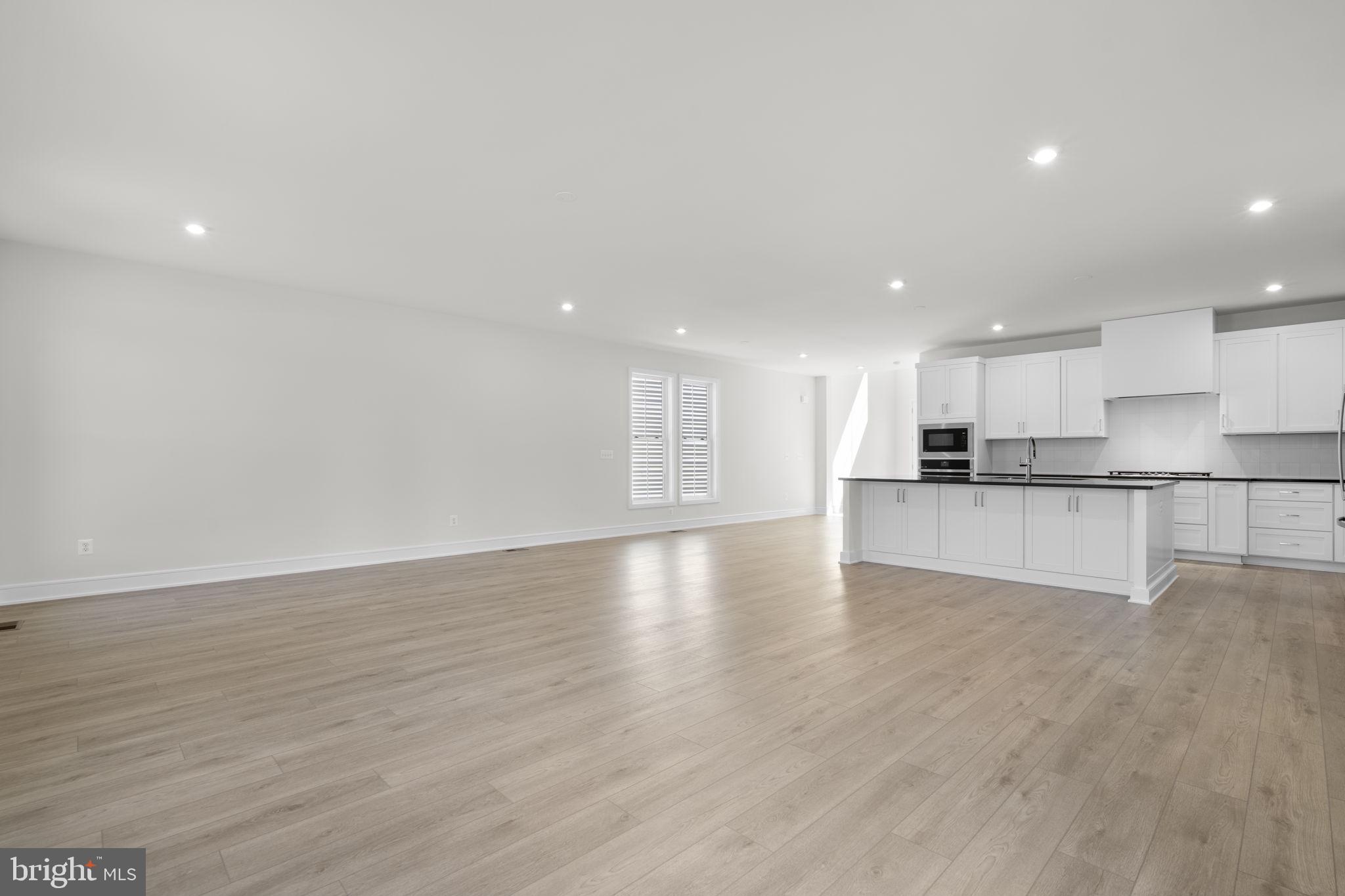2 GOLDEN HOLLY DRIVE STONE 36-F2
