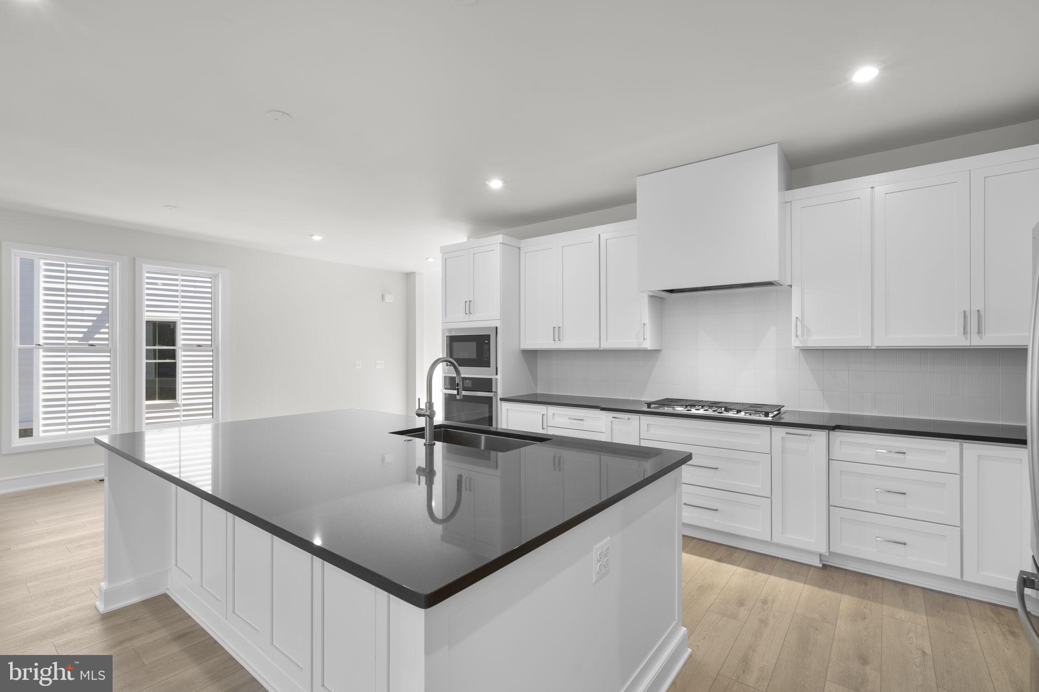 2 GOLDEN HOLLY DRIVE STONE 36-F2