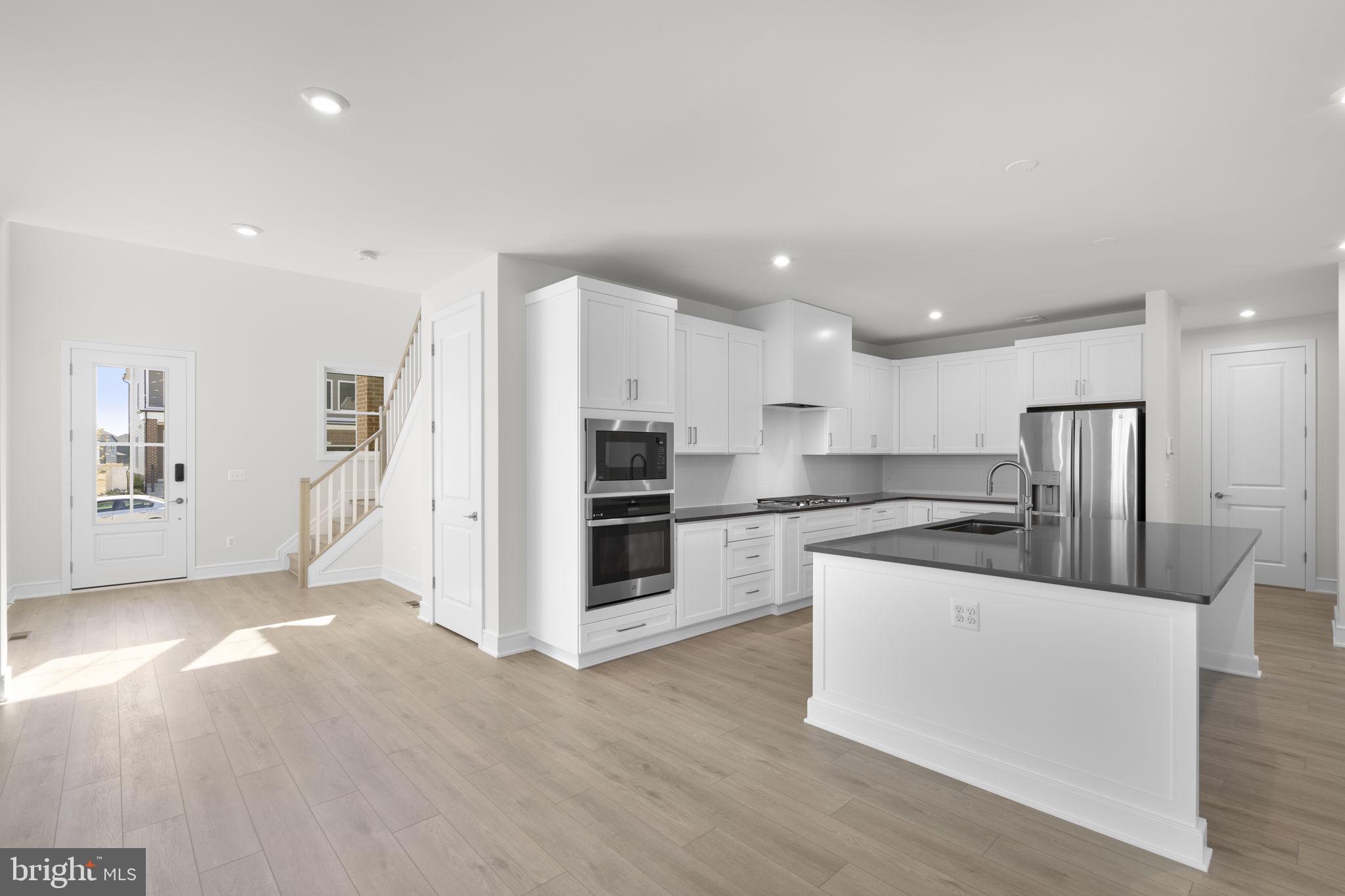 2 GOLDEN HOLLY DRIVE STONE 36-F2