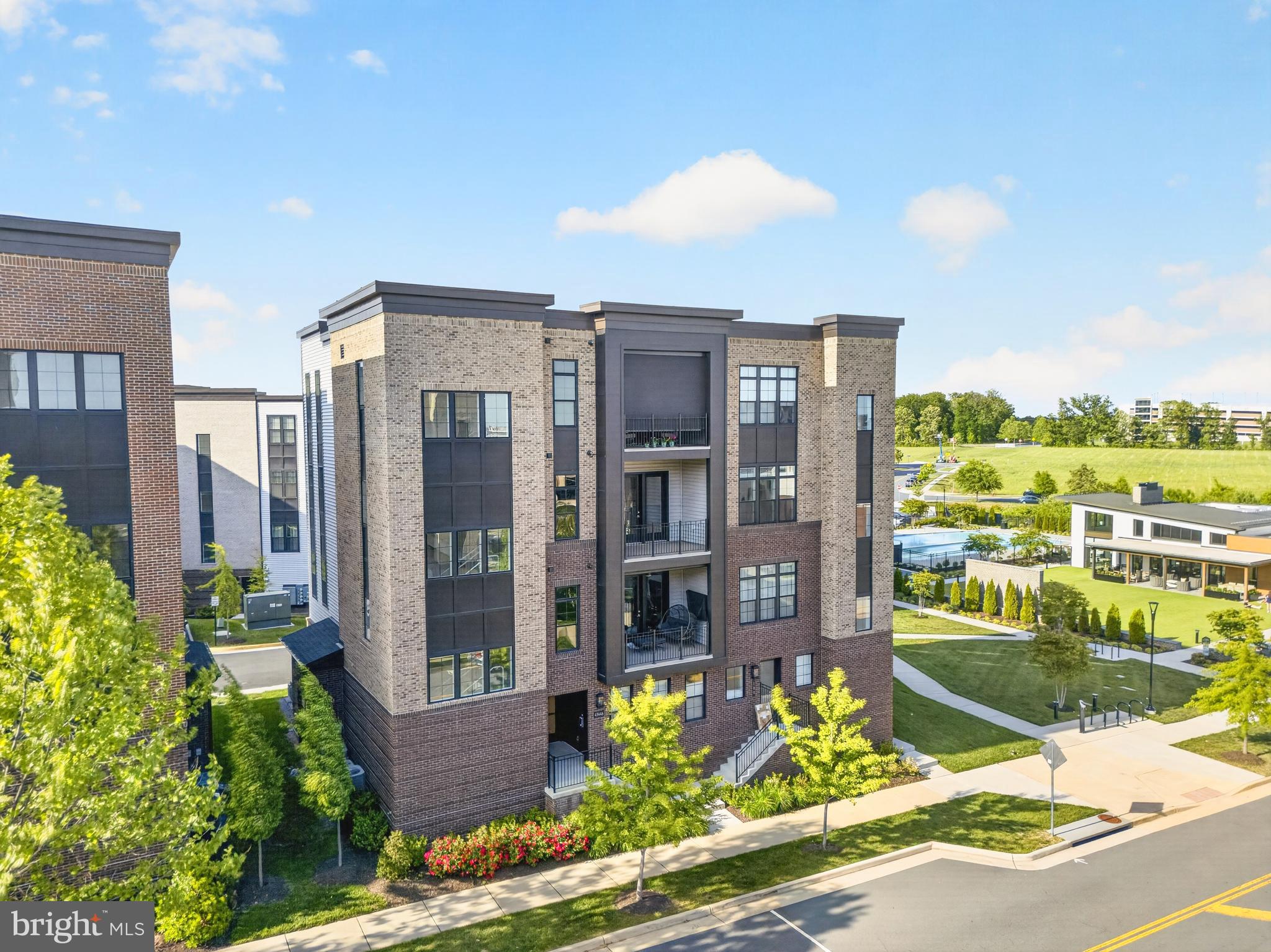 43446 CROSON LANE 300