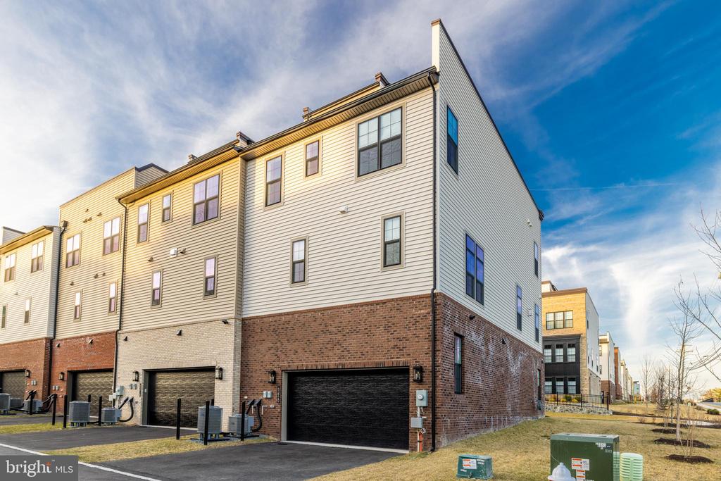 43920 LUDWELL FARM SQUARE