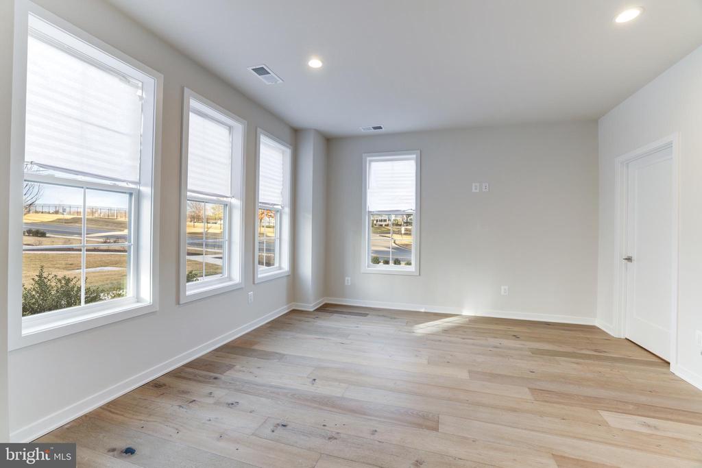 43920 LUDWELL FARM SQUARE