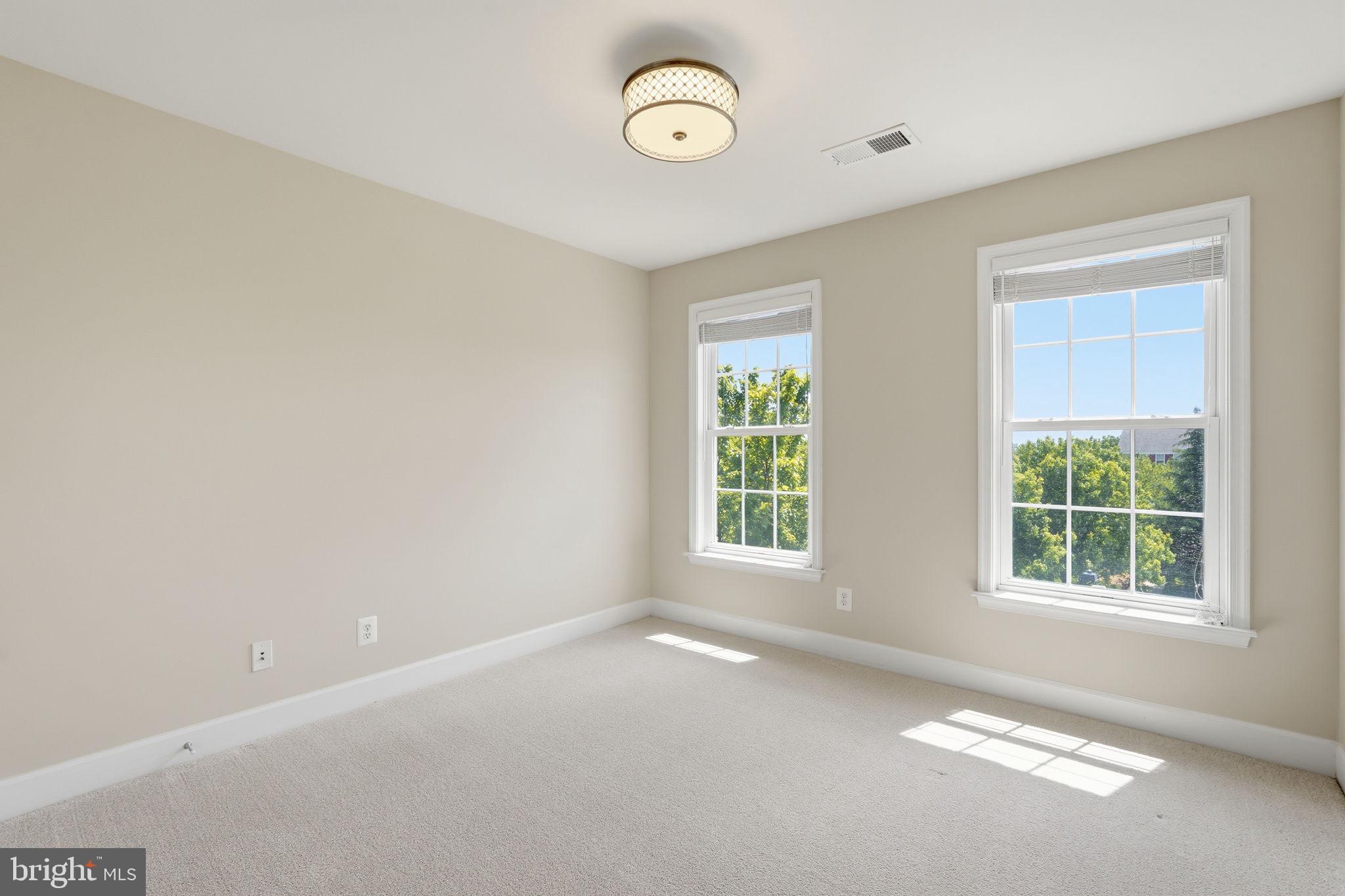 42695 WILMAR SQUARE