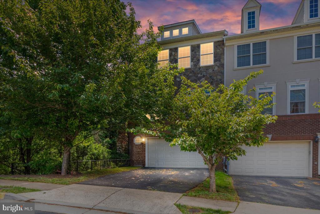 20344 CENTER BROOK SQUARE