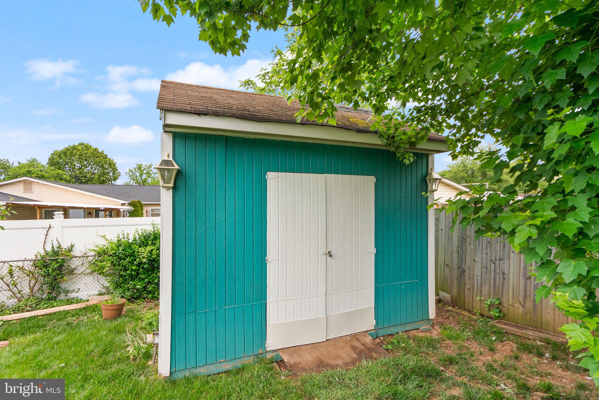 514 W NETTLE TREE ROAD