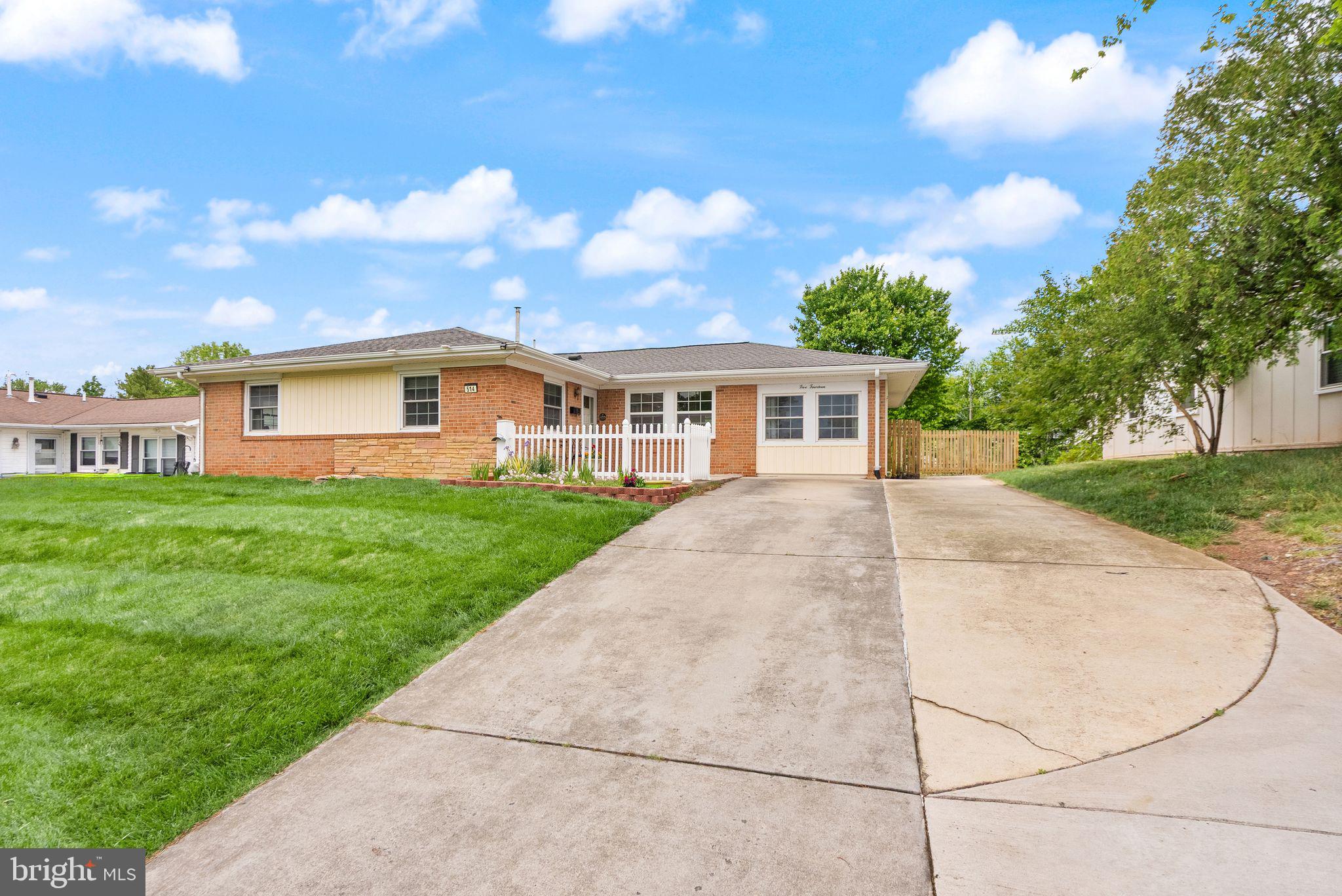 514 W NETTLE TREE ROAD