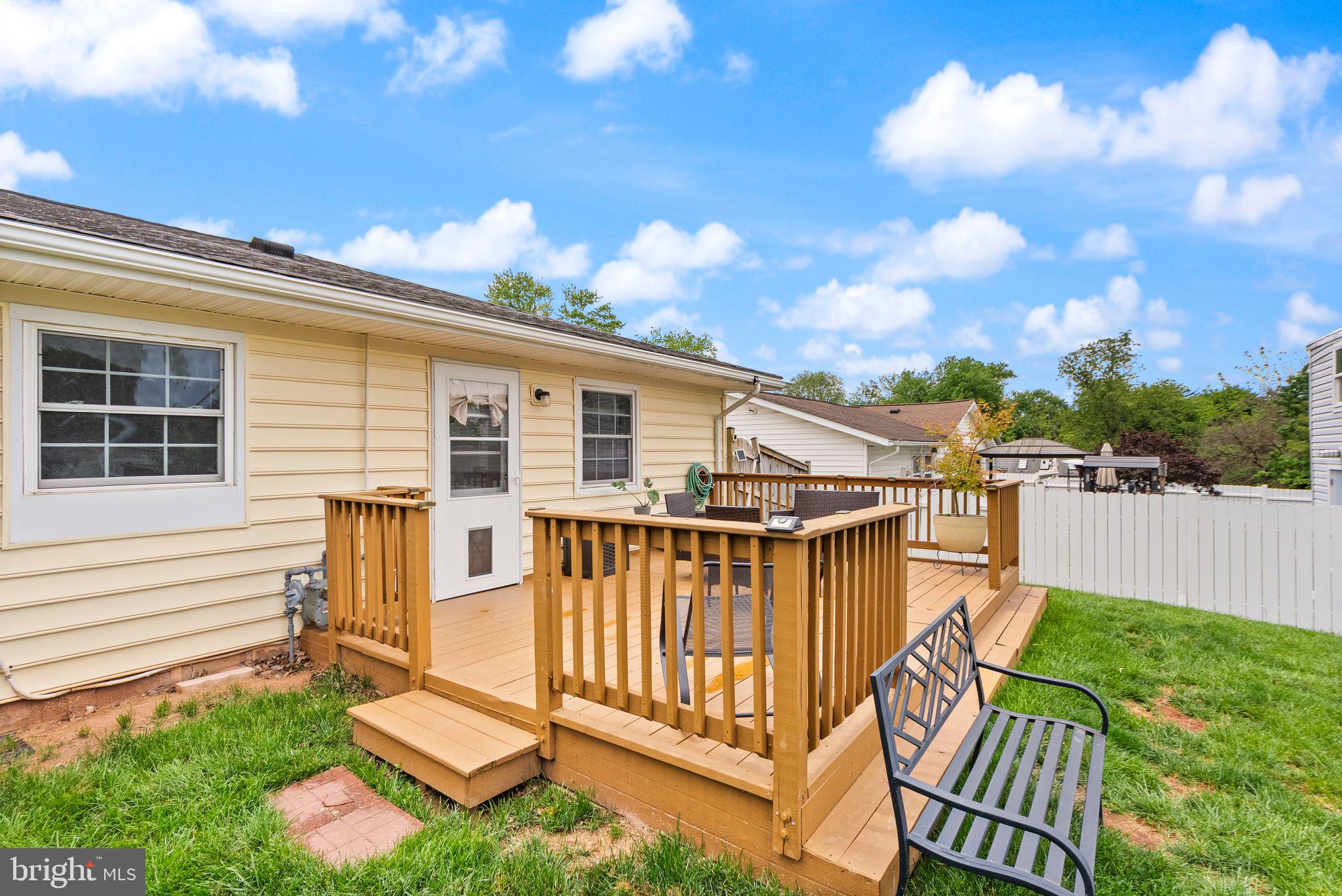 514 W NETTLE TREE ROAD