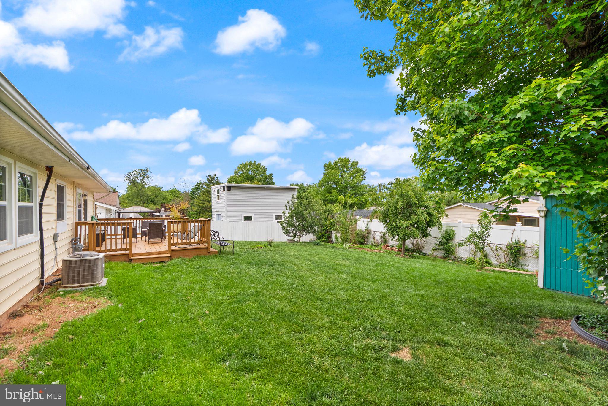 514 W NETTLE TREE ROAD