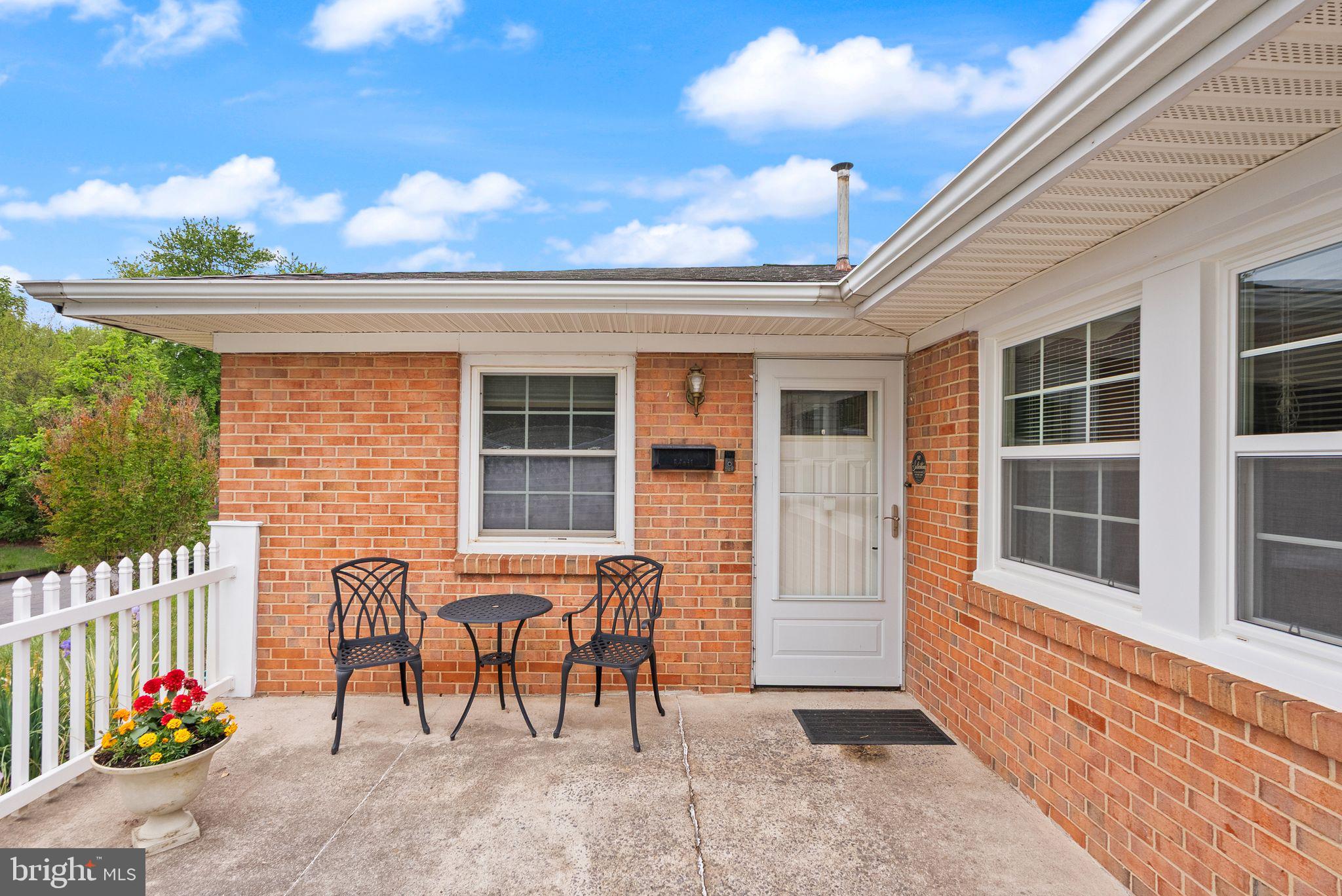 514 W NETTLE TREE ROAD