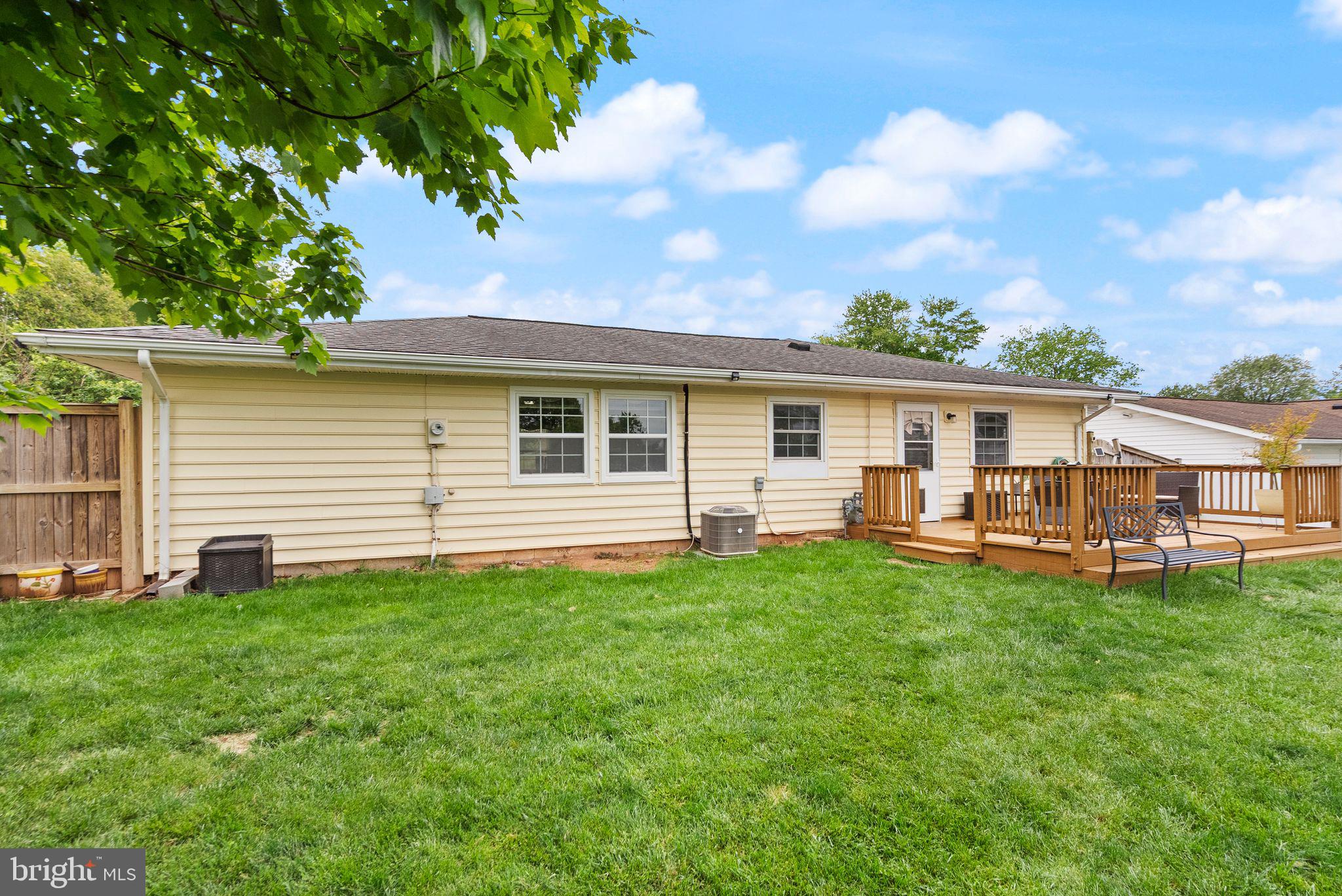 514 W NETTLE TREE ROAD