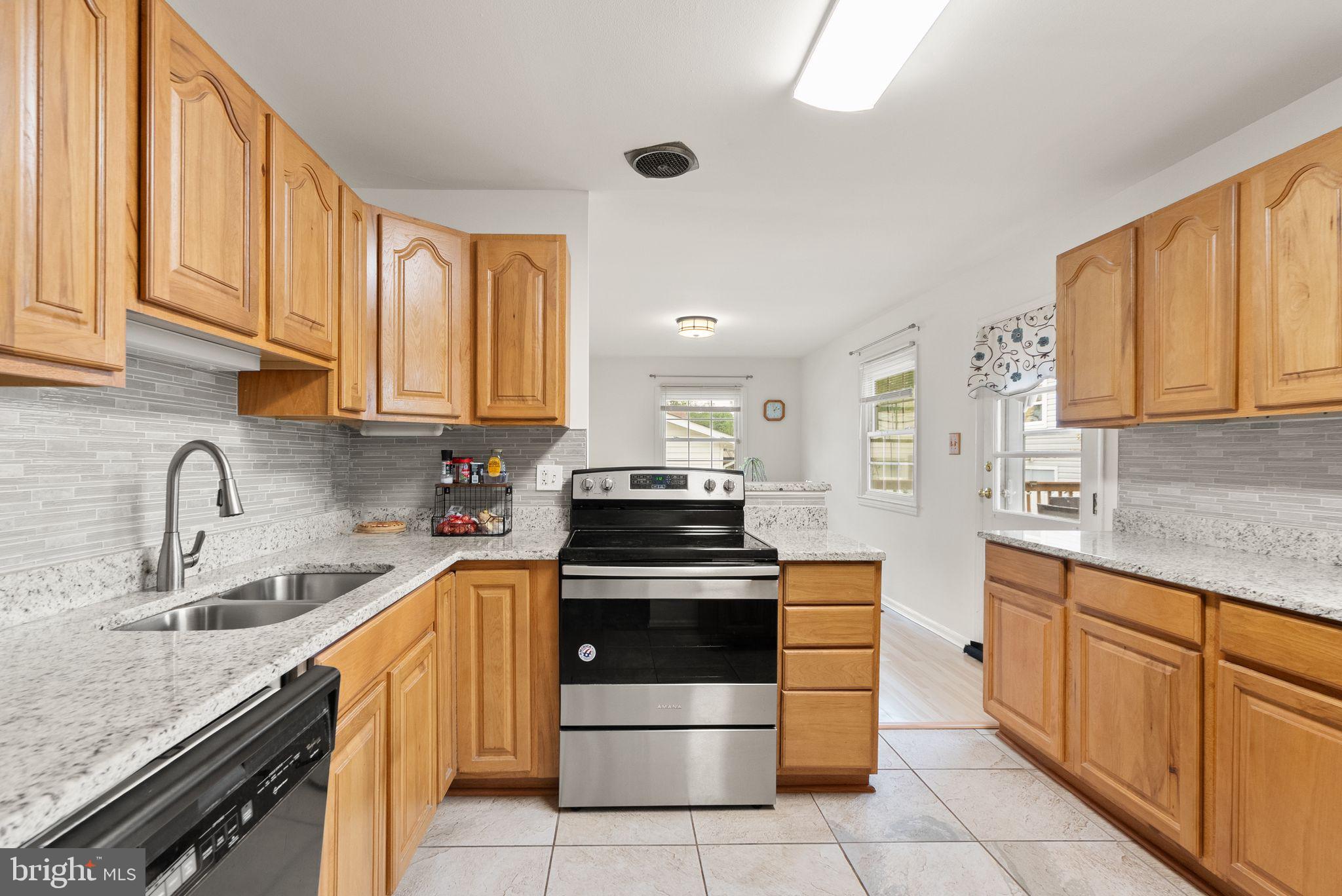 514 W NETTLE TREE ROAD