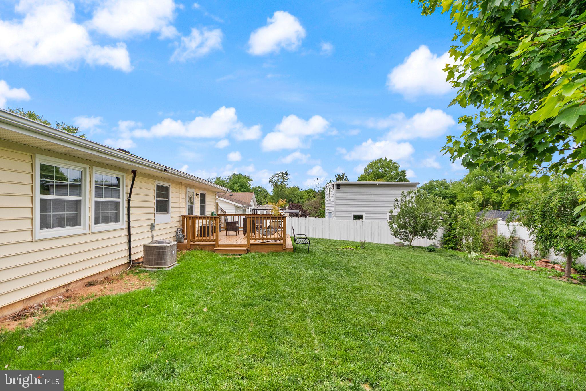 514 W NETTLE TREE ROAD