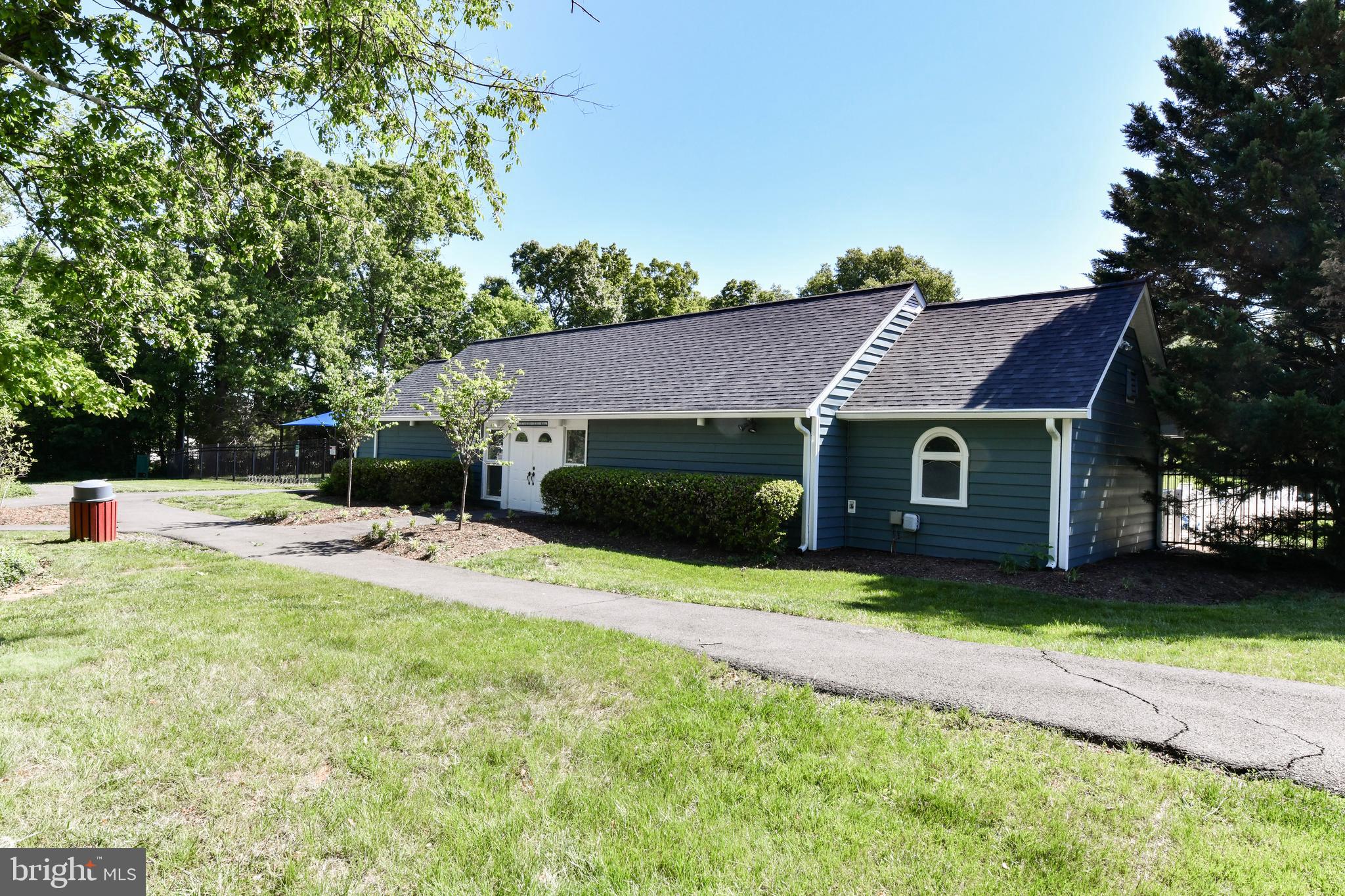 1 GLENGYLE LANE