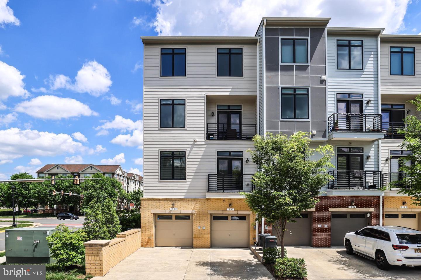 1102 RIBBON LIMESTONE TERRACE SE