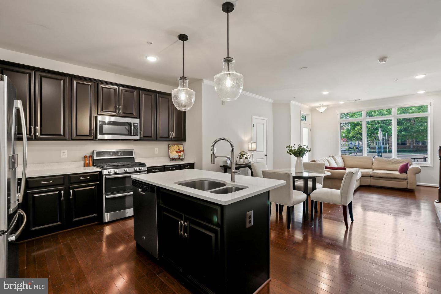 1102 RIBBON LIMESTONE TERRACE SE