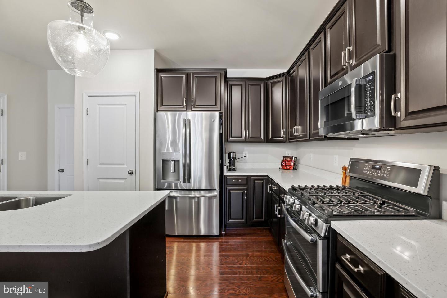 1102 RIBBON LIMESTONE TERRACE SE