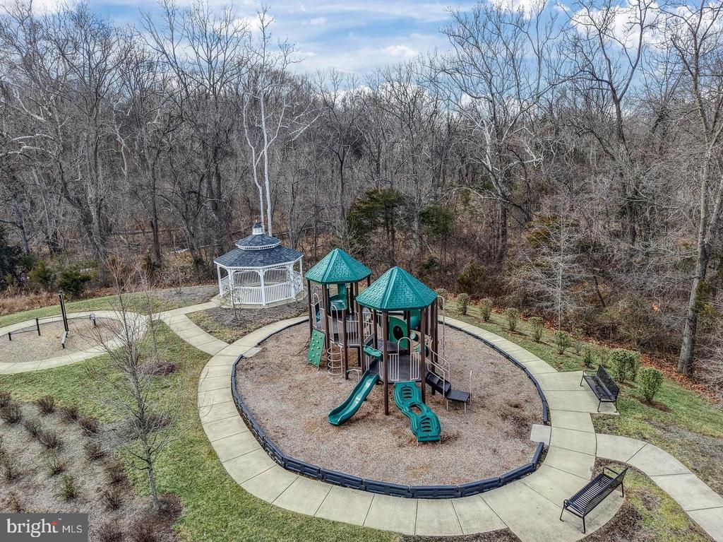 1102 RIBBON LIMESTONE TERRACE SE