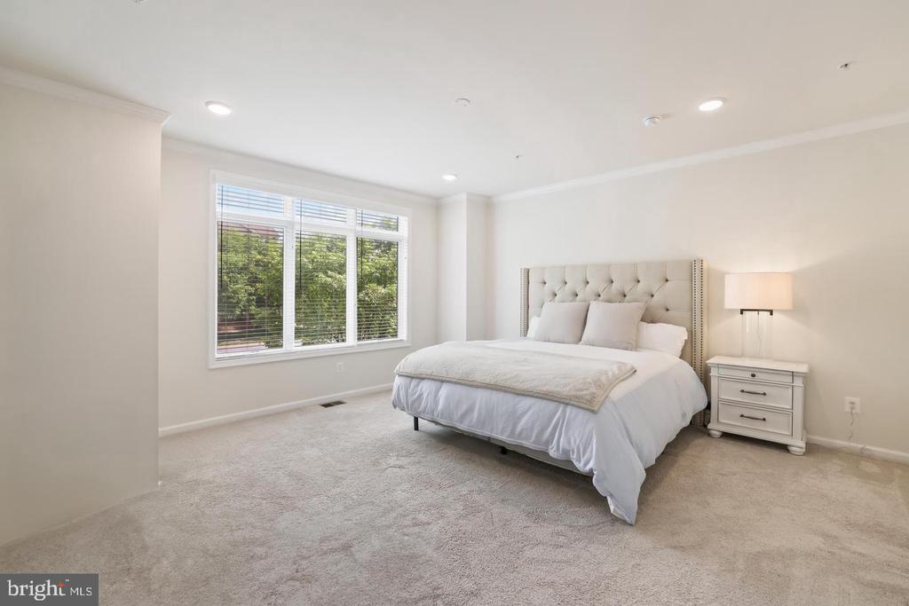 1102 RIBBON LIMESTONE TERRACE SE